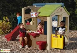 Step2 Cabane De Jardin Enfant - Maison De Jeux Tout-en-Un Fun Center -Portique Jardin Soldes Magasin maison loisirs tout en un neighborhood fun center toboggan cibles table pique nique 2